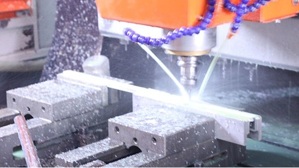 數(shù)據(jù)線全 生產(chǎn)的數(shù)據(jù)線全自動(dòng)點(diǎn)膠機(jī)精度可達(dá)±0.02mm，能達(dá)到您意想不到的精度。如果您對(duì)創(chuàng)精銳電子感興趣，歡迎咨詢網(wǎng)站在線客服，創(chuàng)精銳電子--你身邊的數(shù)據(jù)線全自動(dòng)點(diǎn)膠機(jī)廠家，全心全意為您服務(wù)！如果您想定制自己產(chǎn)品的方案，加微信13143431491、免費(fèi)獲取個(gè)性化定制方案！自動(dòng)點(diǎn)膠機(jī)