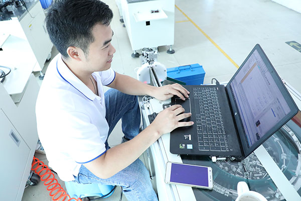 深圳自動點膠機(jī)廠家